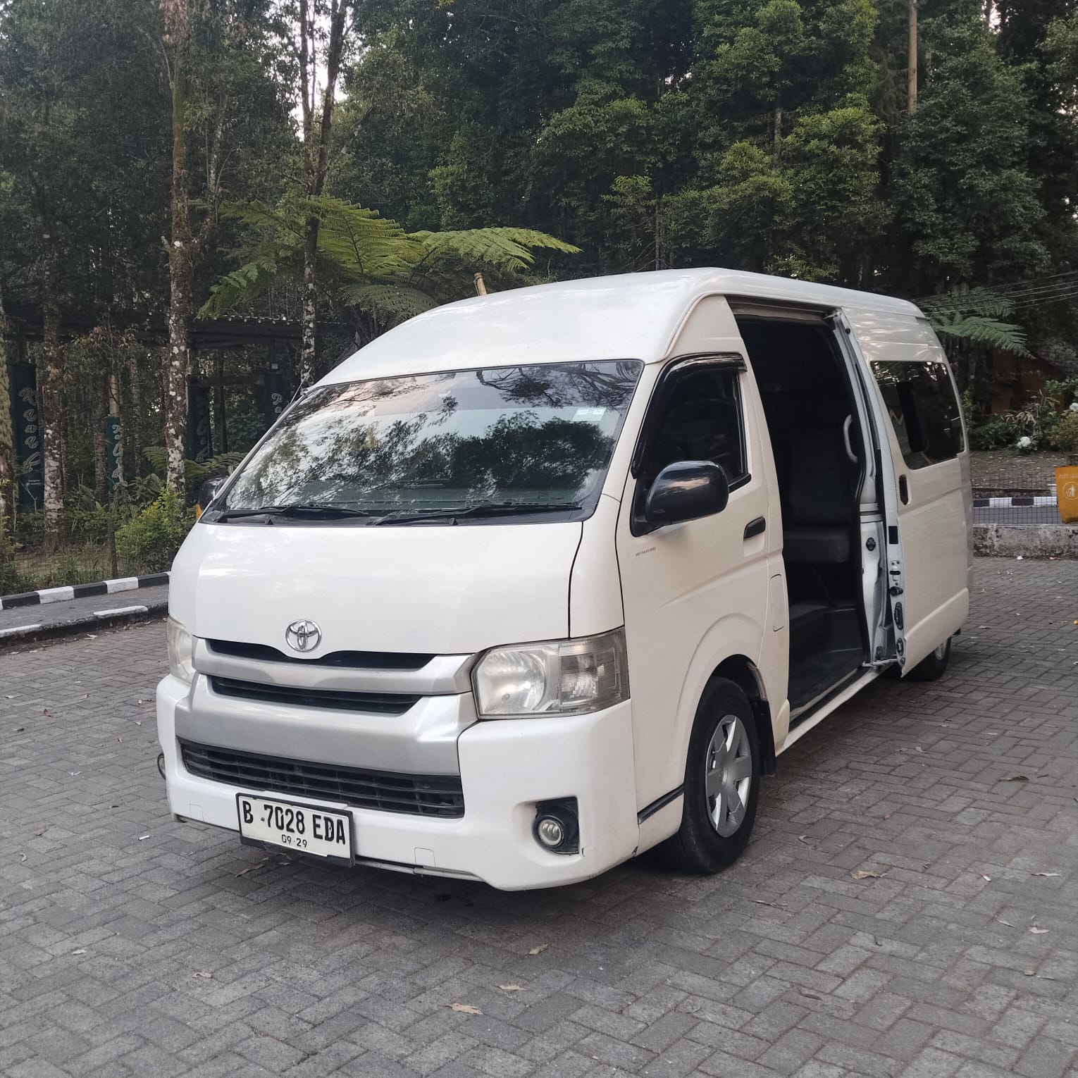 Toyota Hiace Anggi Trans